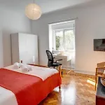 Family Tailor Made Flat In Areeiro