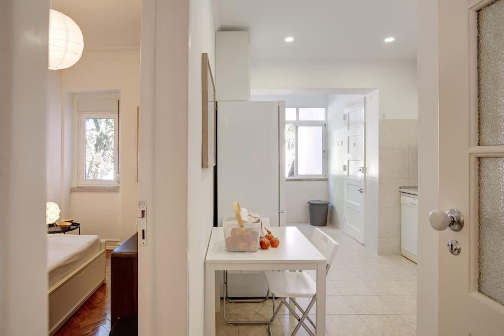 Family Tailor Made Flat In Areeiro Apartment