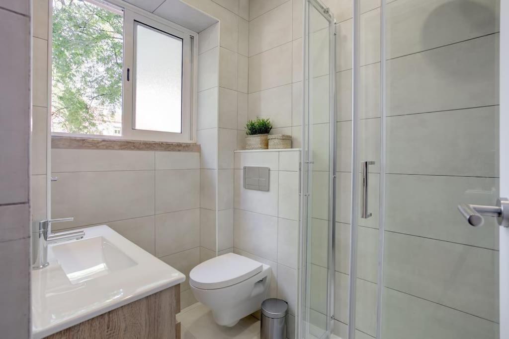 Family Tailor Made Flat In Areeiro