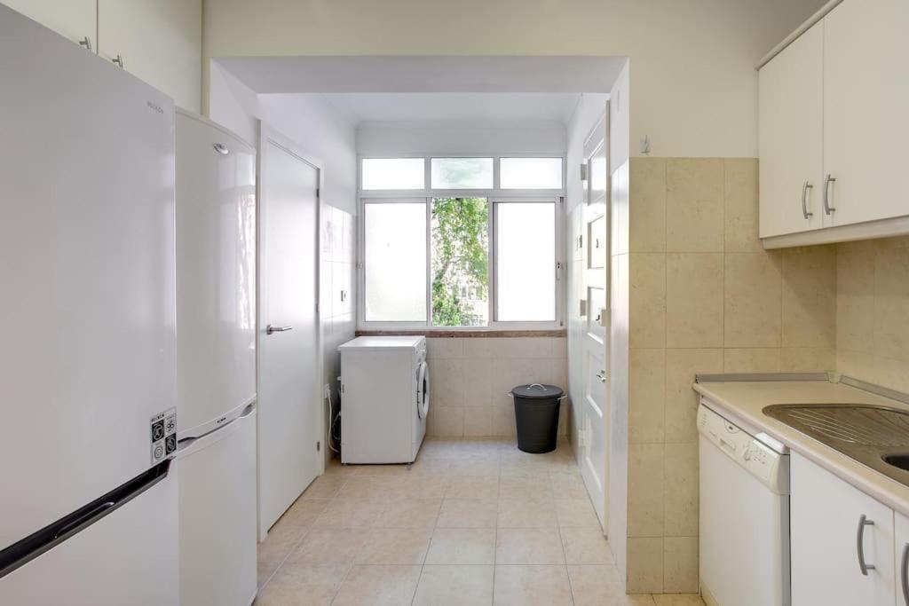 Family Tailor Made Flat In Areeiro Apartment *
