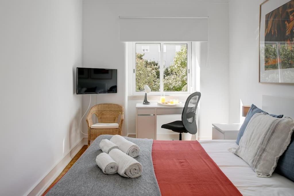 Family Tailor Made Flat In Areeiro *