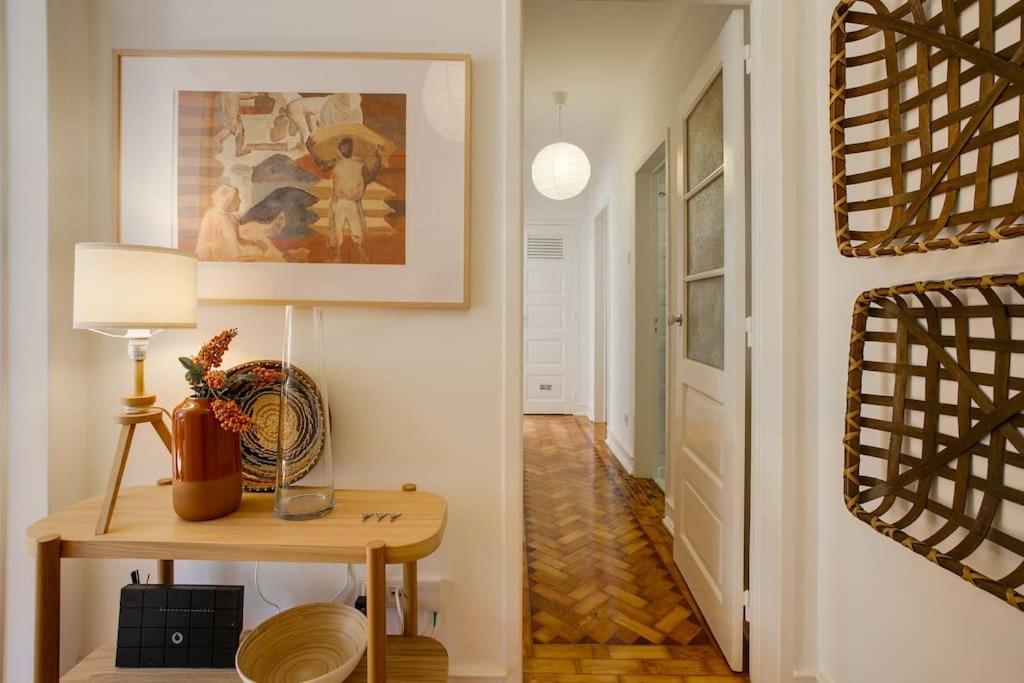 Family Tailor Made Flat In Areeiro *