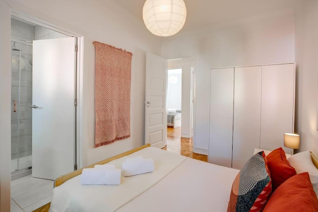 Family Tailor Made Flat In Areeiro Apartment