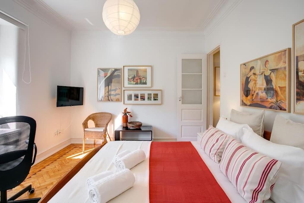 Family Tailor Made Flat In Areeiro * Lisbon